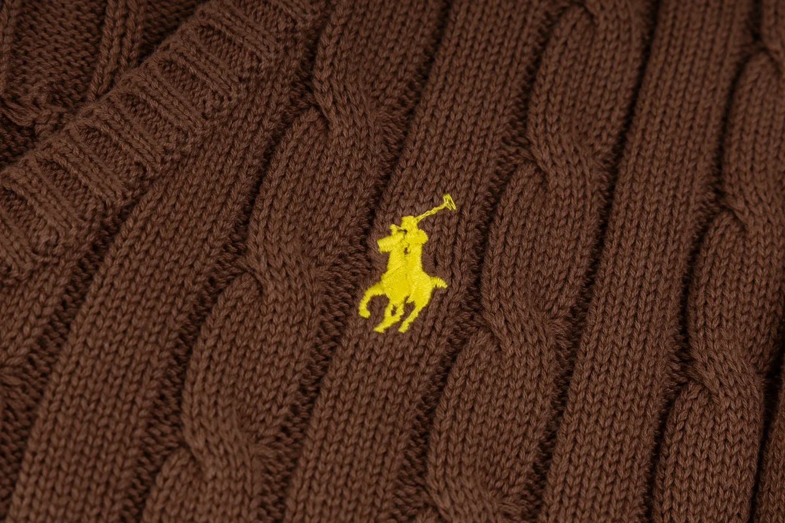 P210 #R90 RALPH LAUREN Thirteen colors of Ralph Lauren classic small label embroidery V-neck pullover cable cardigan sweater women's top, high-density LOGO embroidery on the chest, original customization of tag accessories. Made of pure cotton yarn, pure cotton is skin-friendly and comfortable, small label war horse embroidered twist button V-neck sweater🐎High quality, follow the blogger to learn how to wear it! Let’s buy a Ralph Lauren cable sweater. It’s a super hard-to-find series after it became popular. It’s hard to find one on the official website. It’s simple and practical to wear, with a lazy and loose feel. The thickened fabric has more texture, feels soft and delicate, and has a loose fit. Whether worn alone or layered, you can wear different styles of fashion with just one piece!   Size： Sleeve length: 60/61/62/63